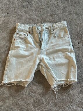 Zara Frayed Hem Denim Shorts light wash